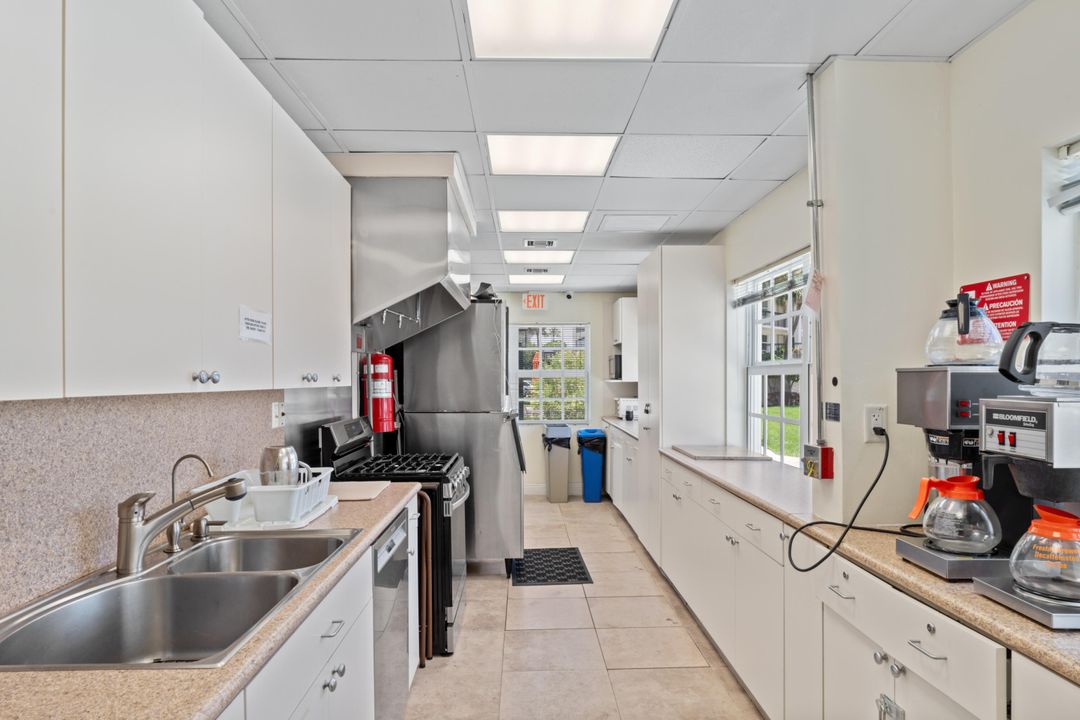 合同活跃: $5,200 (2 贝兹, 2 浴室, 802 平方英尺)