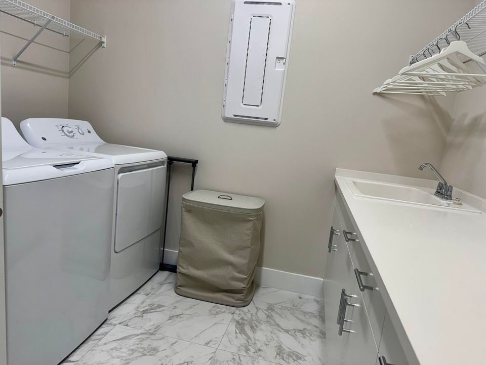 For Sale: $2,500,000 (4 beds, 4 baths, 3106 Square Feet)