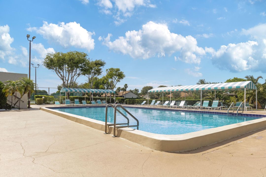 For Sale: $143,000 (2 beds, 2 baths, 1360 Square Feet)