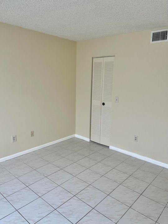 For Sale: $143,000 (2 beds, 2 baths, 1360 Square Feet)