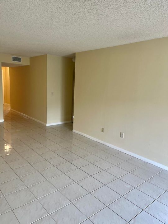 For Sale: $143,000 (2 beds, 2 baths, 1360 Square Feet)