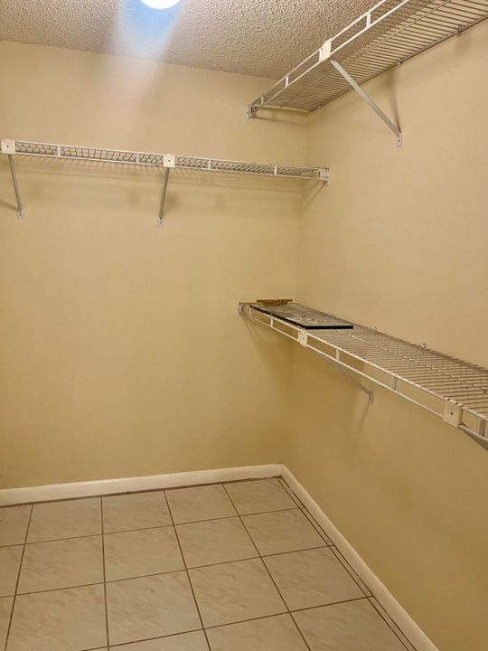 For Sale: $143,000 (2 beds, 2 baths, 1360 Square Feet)