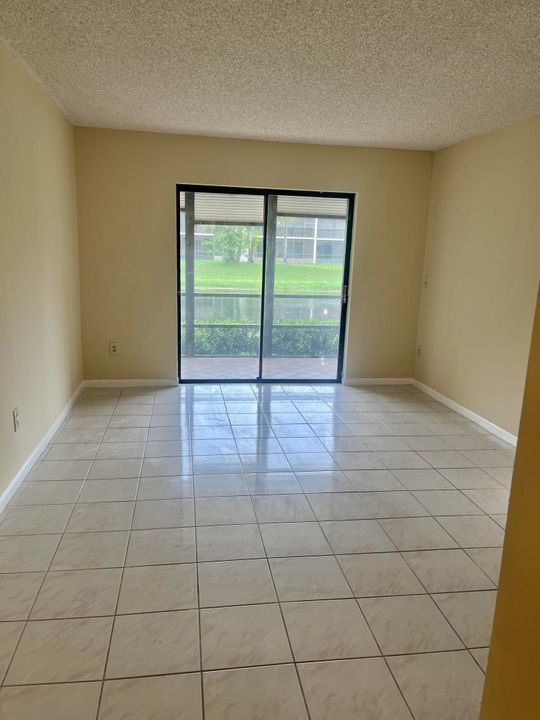 For Sale: $143,000 (2 beds, 2 baths, 1360 Square Feet)