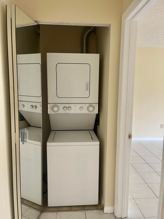 For Sale: $143,000 (2 beds, 2 baths, 1360 Square Feet)