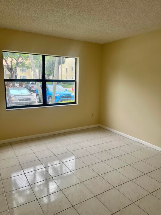 For Sale: $143,000 (2 beds, 2 baths, 1360 Square Feet)