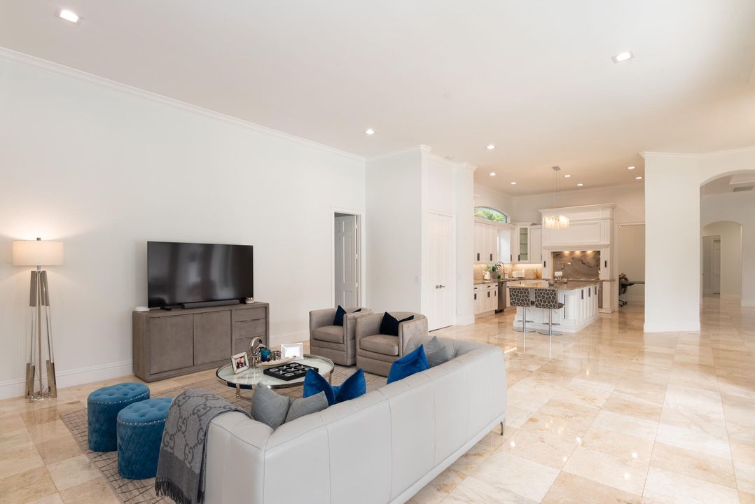 For Sale: $4,495,000 (6 beds, 7 baths, 6243 Square Feet)