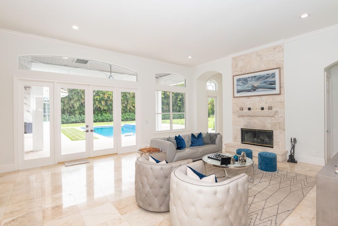 For Sale: $4,495,000 (6 beds, 7 baths, 6243 Square Feet)