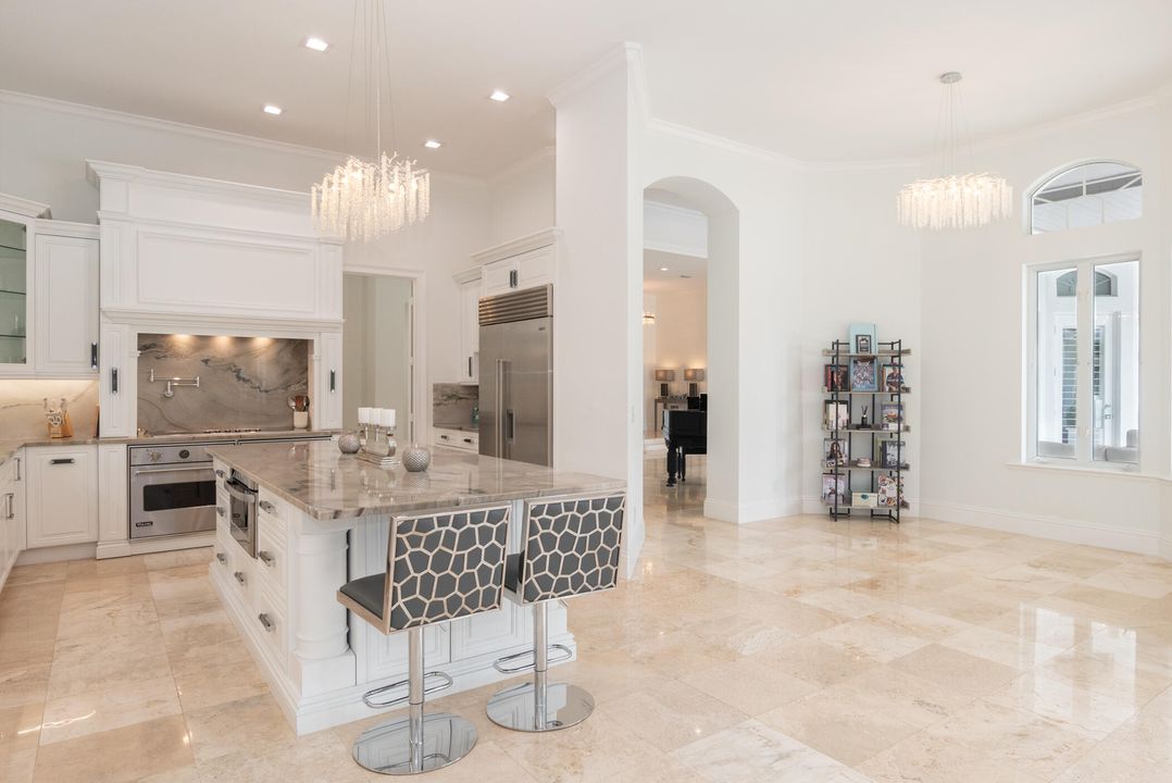 For Sale: $4,495,000 (6 beds, 7 baths, 6243 Square Feet)