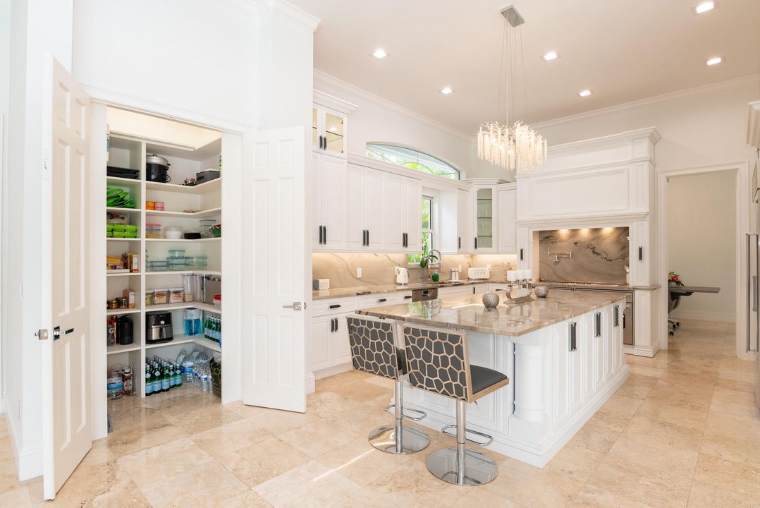 For Sale: $4,495,000 (6 beds, 7 baths, 6243 Square Feet)