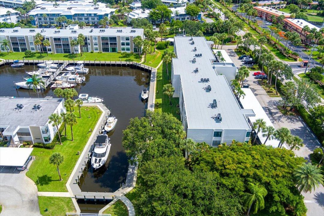 For Sale: $220,000 (2 beds, 2 baths, 1004 Square Feet)