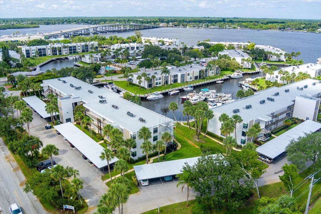 For Sale: $220,000 (2 beds, 2 baths, 1004 Square Feet)