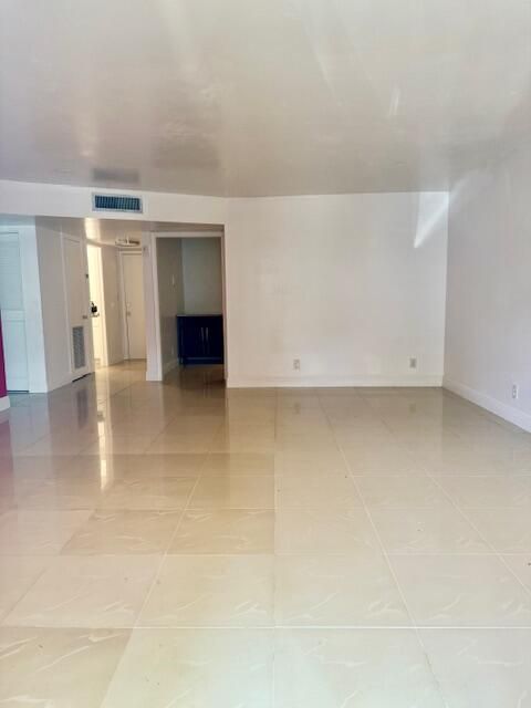 Active With Contract: $69,500 (1 beds, 1 baths, 928 Square Feet)