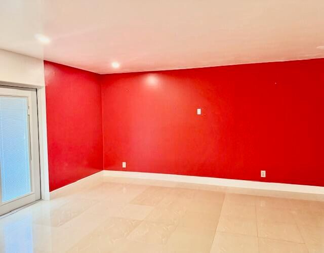 Active With Contract: $69,500 (1 beds, 1 baths, 928 Square Feet)