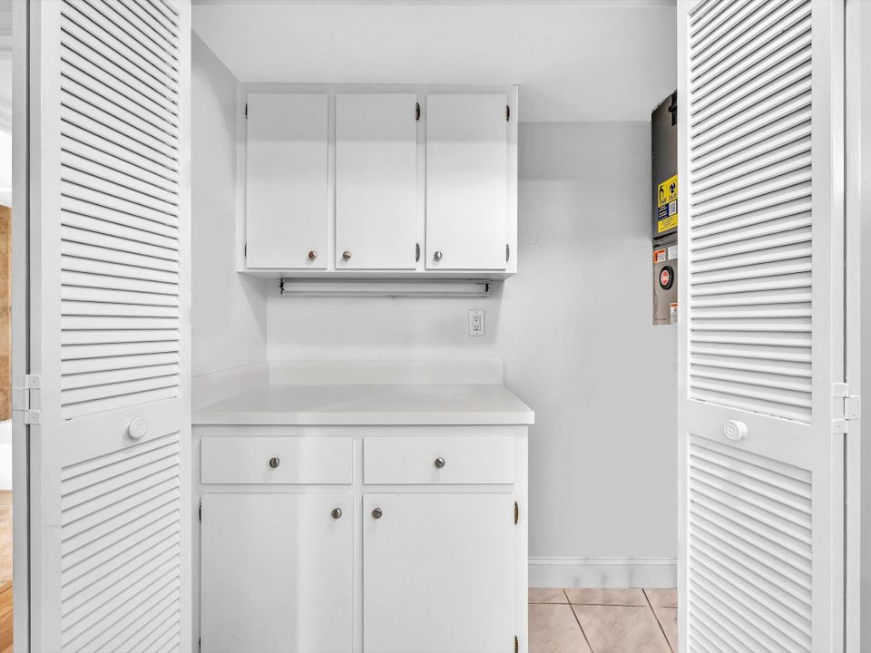 合同活跃: $210,000 (2 贝兹, 2 浴室, 899 平方英尺)