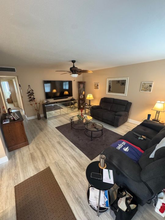 Active With Contract: $83,700 (2 beds, 2 baths, 880 Square Feet)