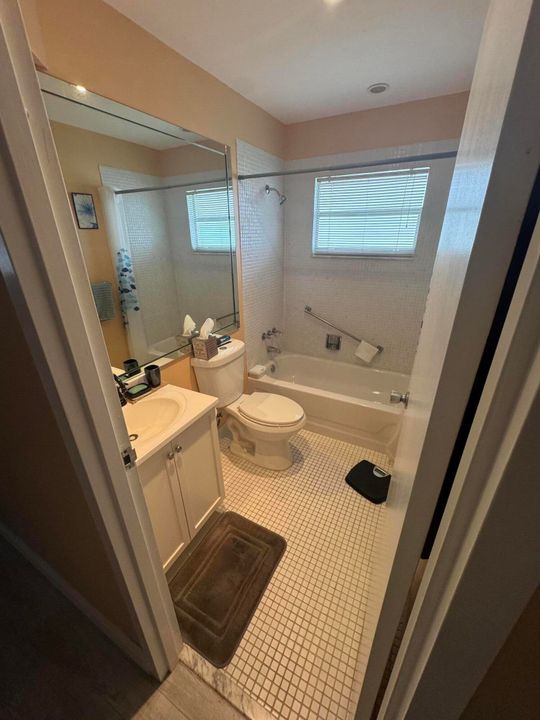 Active With Contract: $83,700 (2 beds, 2 baths, 880 Square Feet)