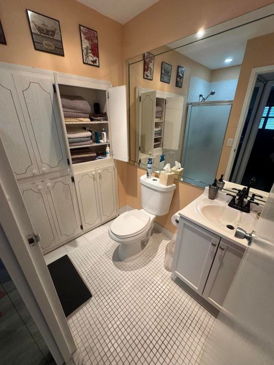 Active With Contract: $83,700 (2 beds, 2 baths, 880 Square Feet)