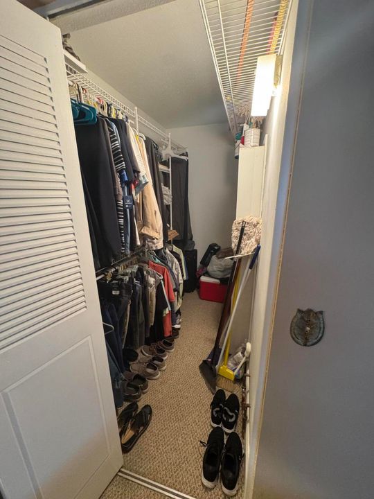 Active With Contract: $83,700 (2 beds, 2 baths, 880 Square Feet)