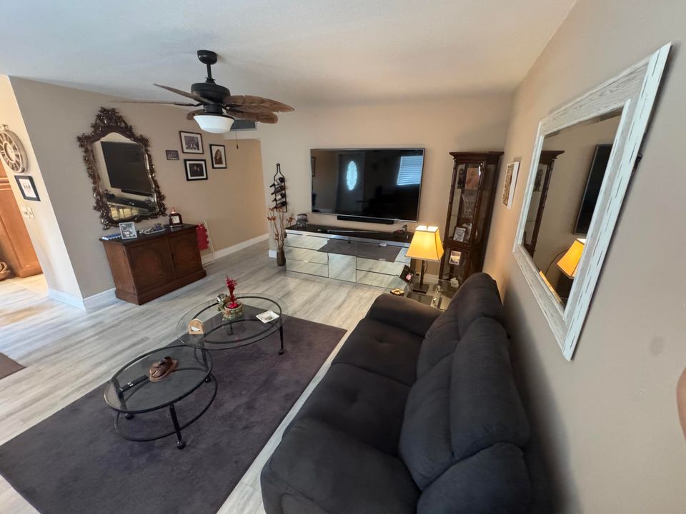 Active With Contract: $83,700 (2 beds, 2 baths, 880 Square Feet)