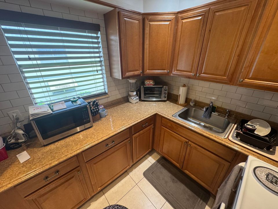 Active With Contract: $83,700 (2 beds, 2 baths, 880 Square Feet)