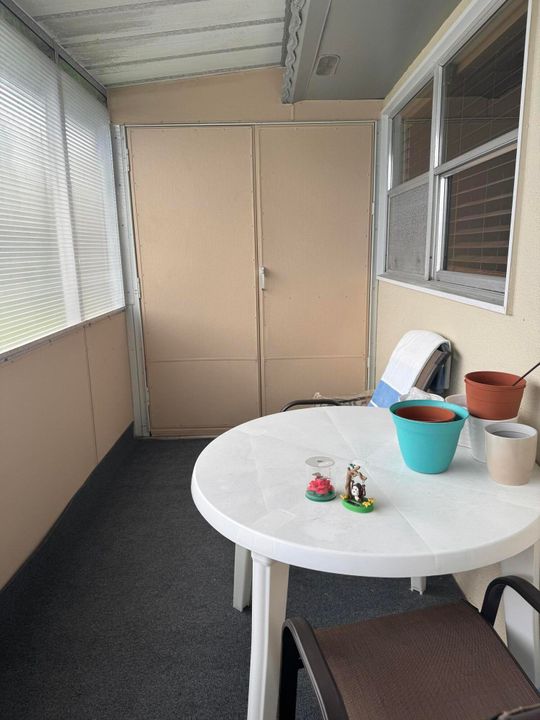 Active With Contract: $83,700 (2 beds, 2 baths, 880 Square Feet)