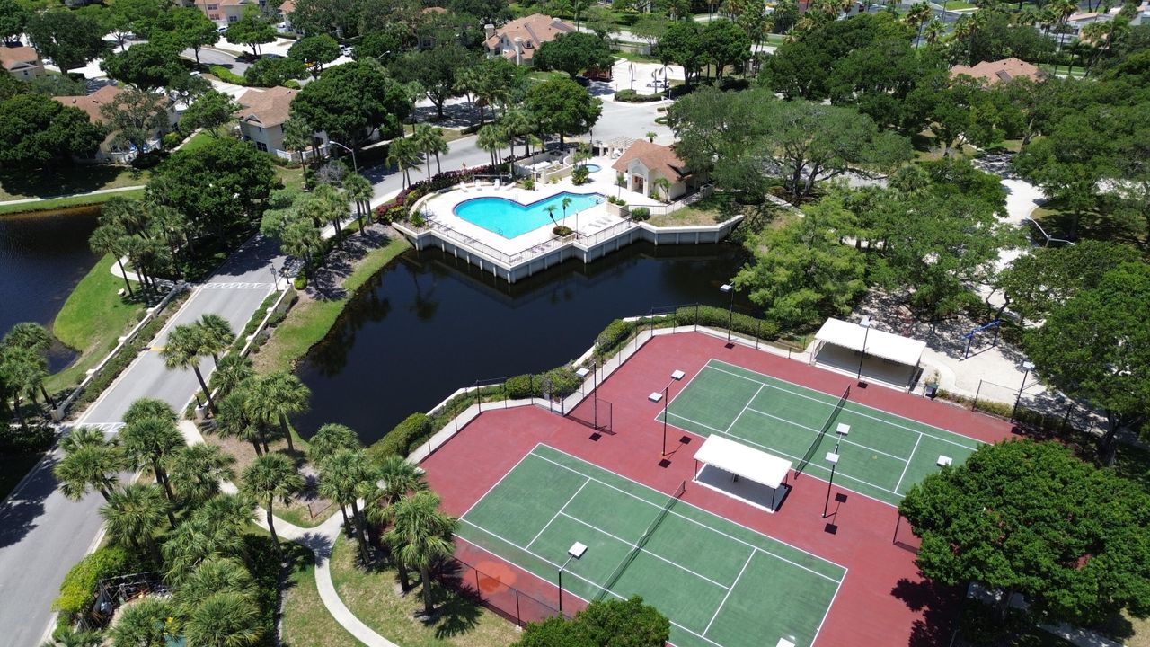 На продажу: $350,000 (3 спален, 2 ванн, 1386 Квадратных фут)