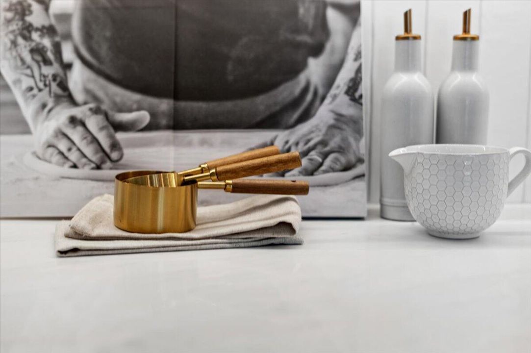 Activo con contrato: $899,900 (5 camas, 3 baños, 2338 Pies cuadrados)