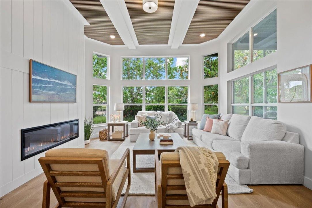 Activo con contrato: $899,900 (5 camas, 3 baños, 2338 Pies cuadrados)