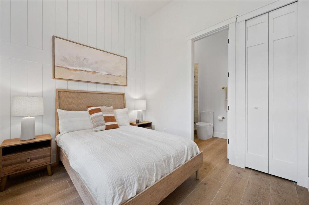 Activo con contrato: $899,900 (5 camas, 3 baños, 2338 Pies cuadrados)