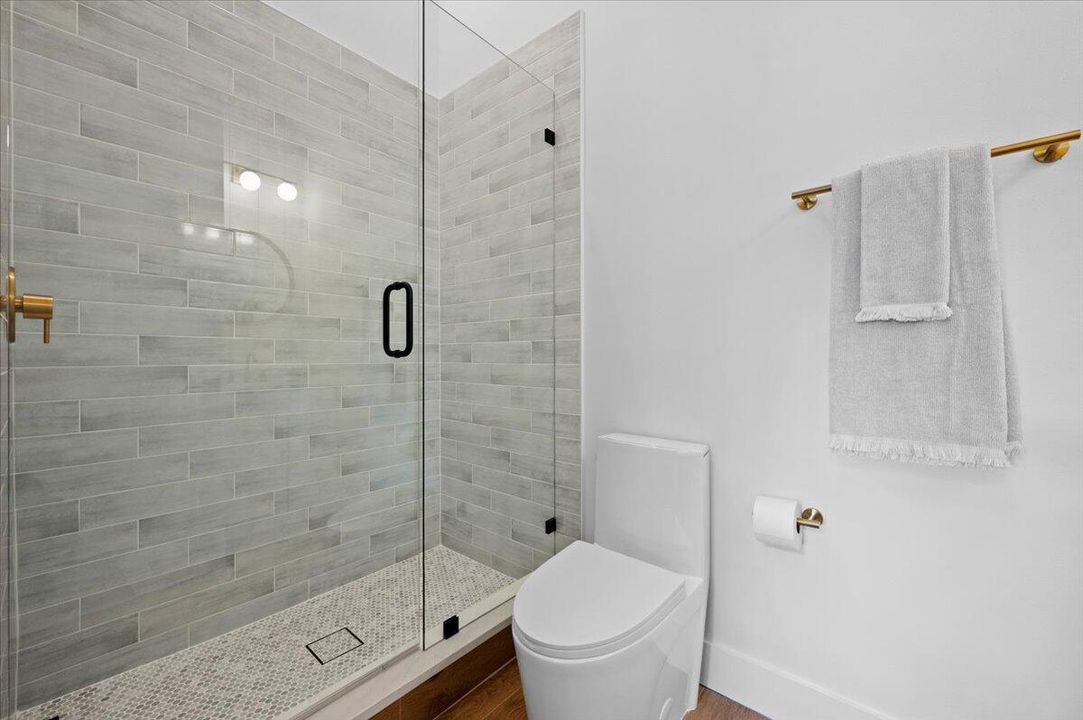 Activo con contrato: $899,900 (5 camas, 3 baños, 2338 Pies cuadrados)