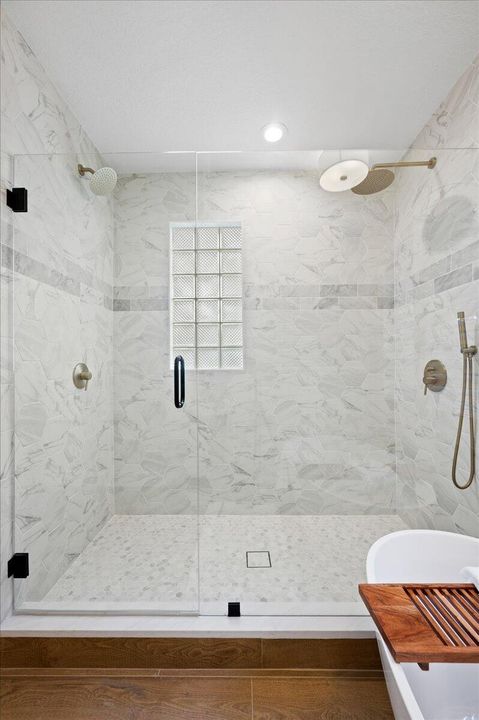 Activo con contrato: $899,900 (5 camas, 3 baños, 2338 Pies cuadrados)