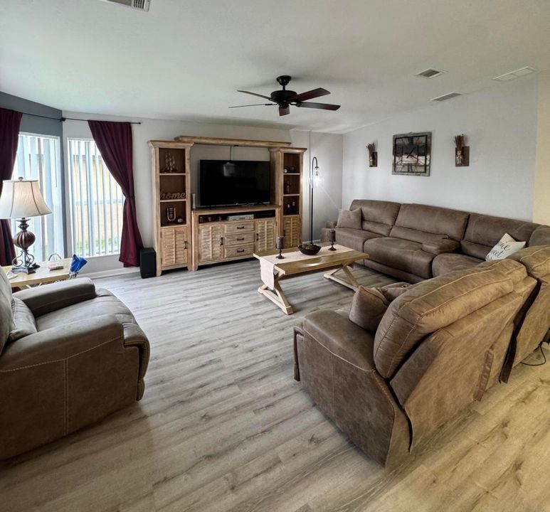 En Venta: $54,900 (2 camas, 2 baños, 1400 Pies cuadrados)