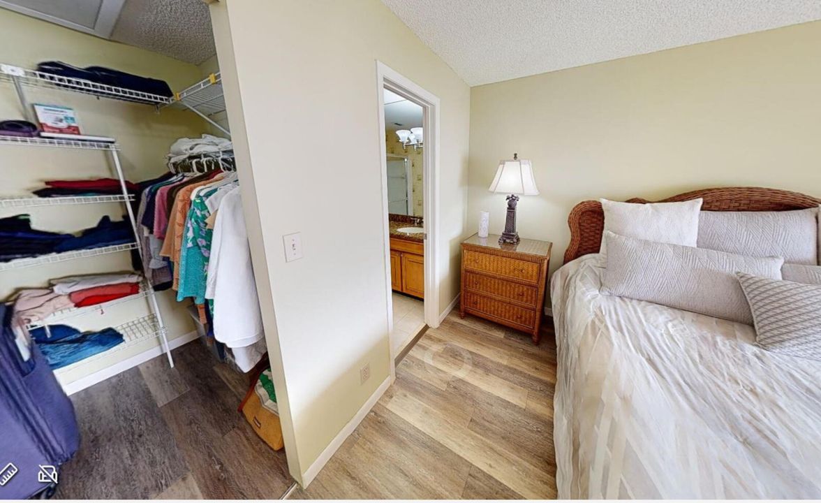 合同活跃: $2,550 (2 贝兹, 2 浴室, 863 平方英尺)