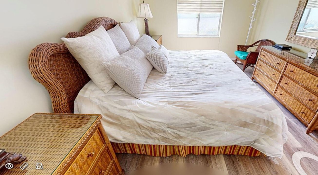 合同活跃: $2,550 (2 贝兹, 2 浴室, 863 平方英尺)