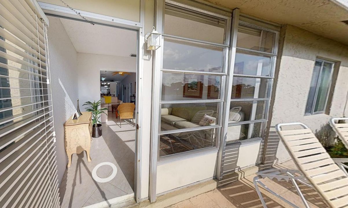 合同活跃: $2,550 (2 贝兹, 2 浴室, 863 平方英尺)