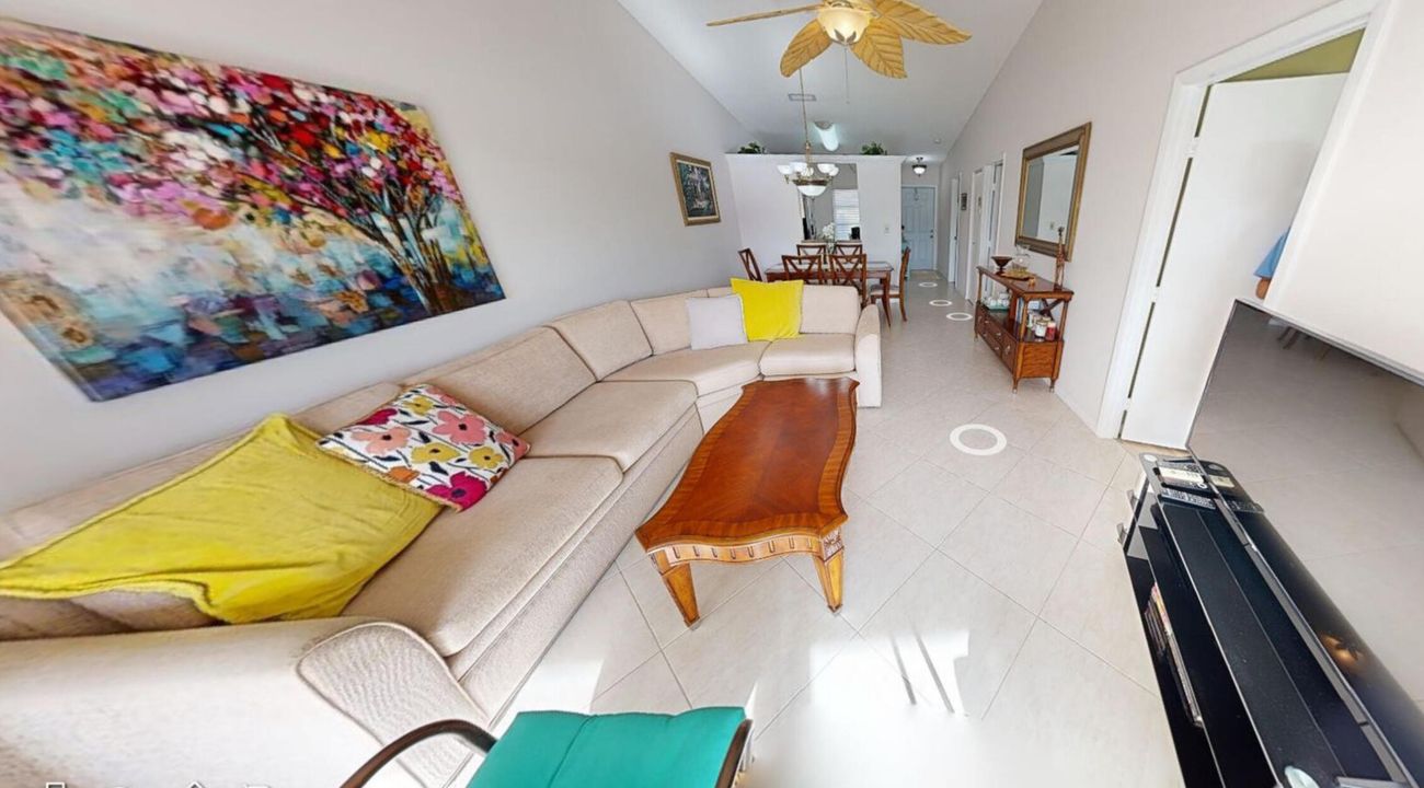 合同活跃: $2,550 (2 贝兹, 2 浴室, 863 平方英尺)