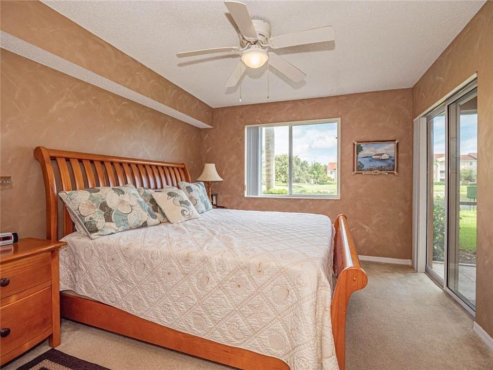 На продажу: $220,000 (2 спален, 2 ванн, 1140 Квадратных фут)