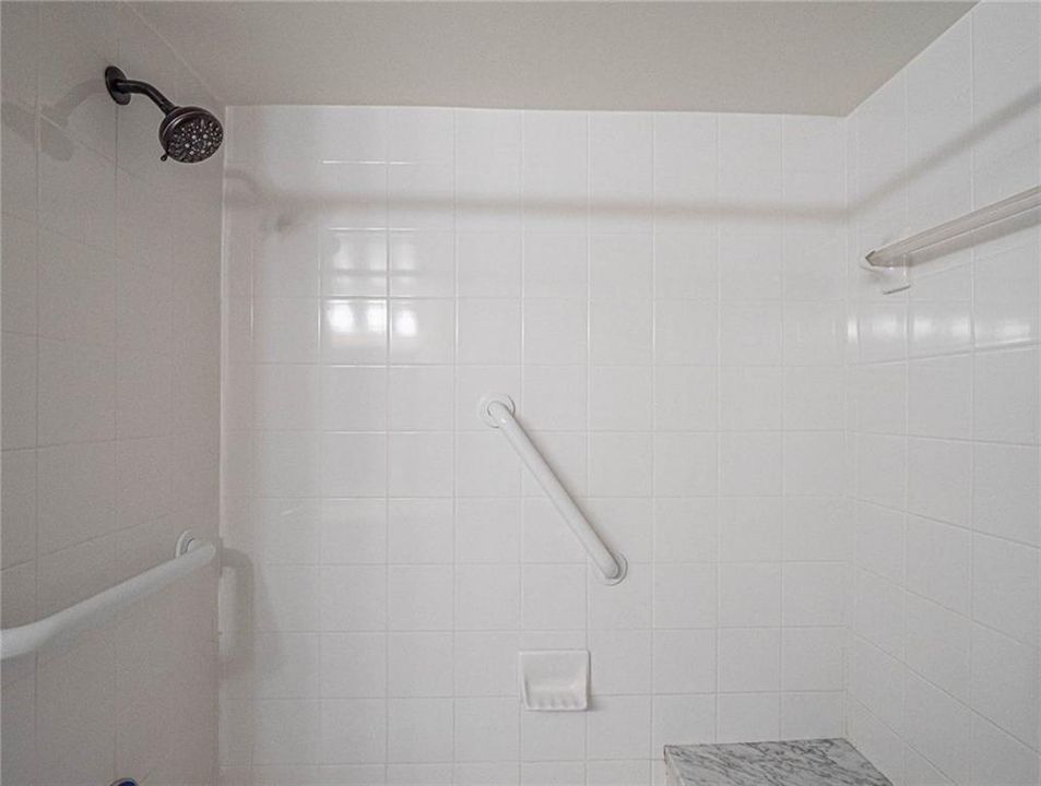 На продажу: $220,000 (2 спален, 2 ванн, 1140 Квадратных фут)