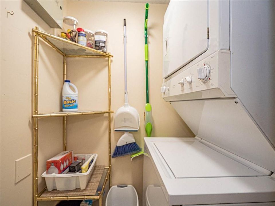 На продажу: $220,000 (2 спален, 2 ванн, 1140 Квадратных фут)