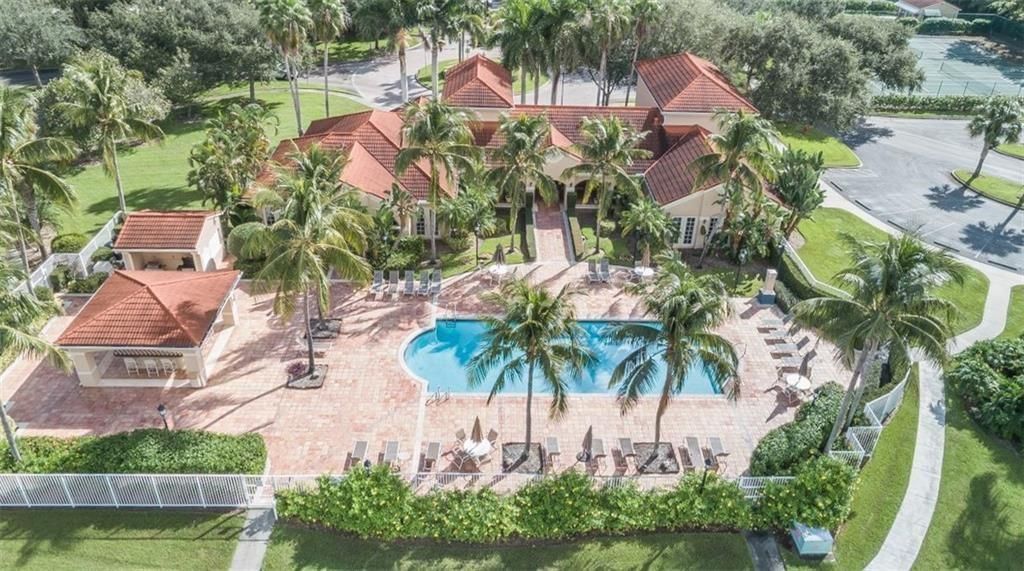 На продажу: $220,000 (2 спален, 2 ванн, 1140 Квадратных фут)