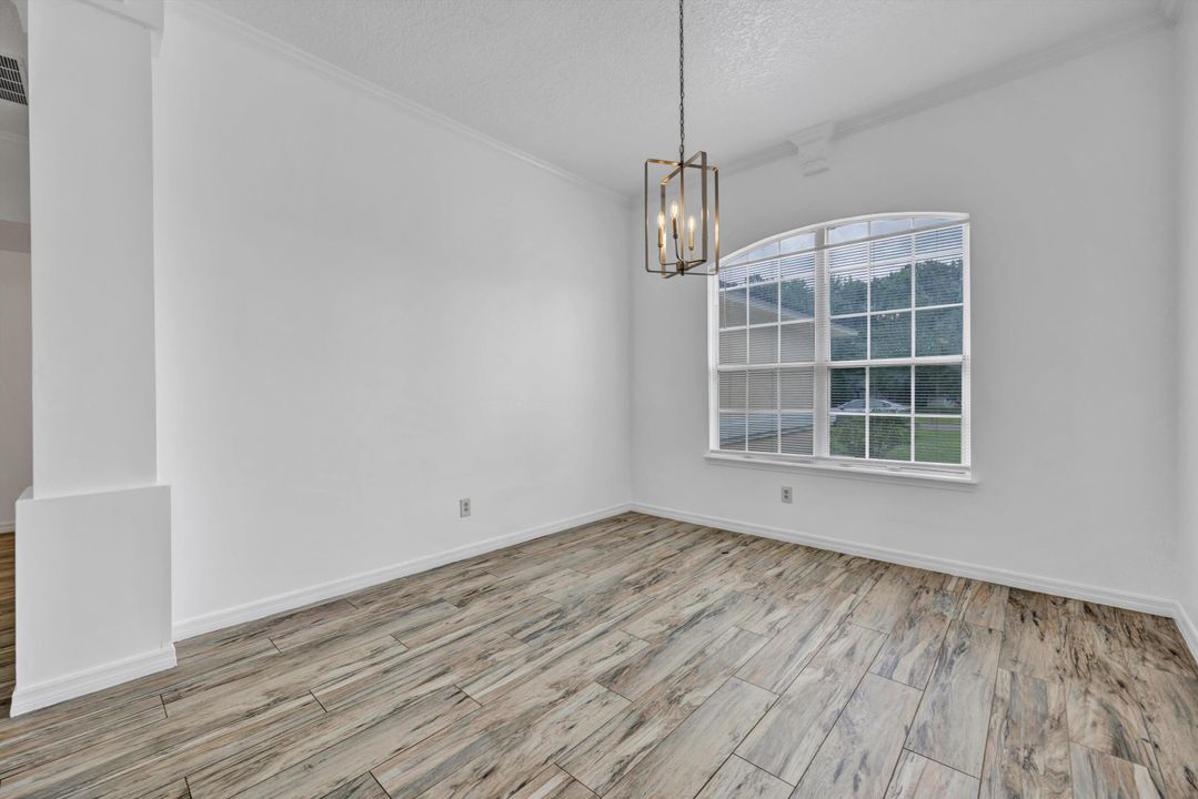 待售: $410,000 (4 贝兹, 3 浴室, 3062 平方英尺)