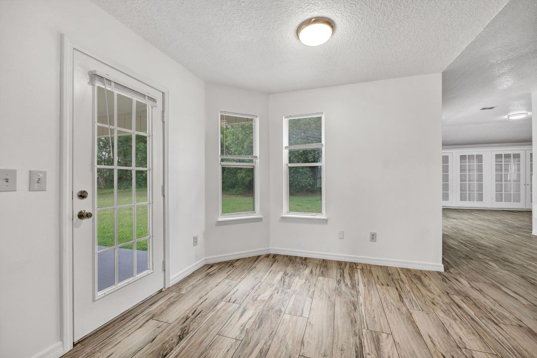 待售: $410,000 (4 贝兹, 3 浴室, 3062 平方英尺)