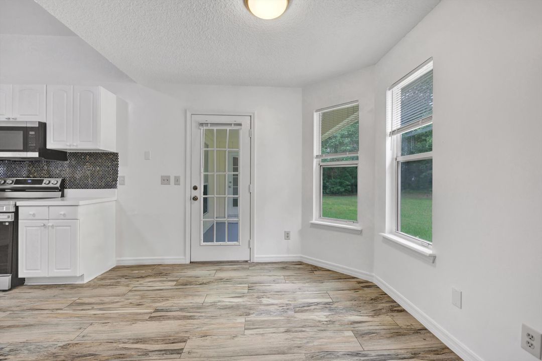 待售: $410,000 (4 贝兹, 3 浴室, 3062 平方英尺)