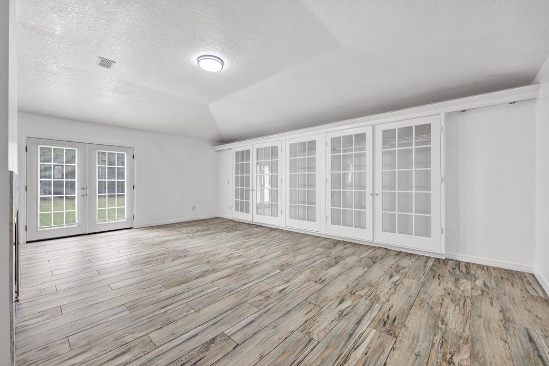 待售: $410,000 (4 贝兹, 3 浴室, 3062 平方英尺)