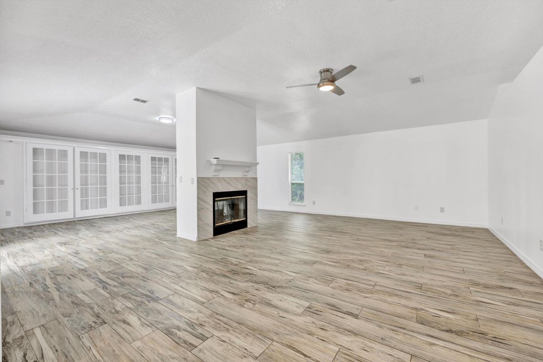 待售: $410,000 (4 贝兹, 3 浴室, 3062 平方英尺)