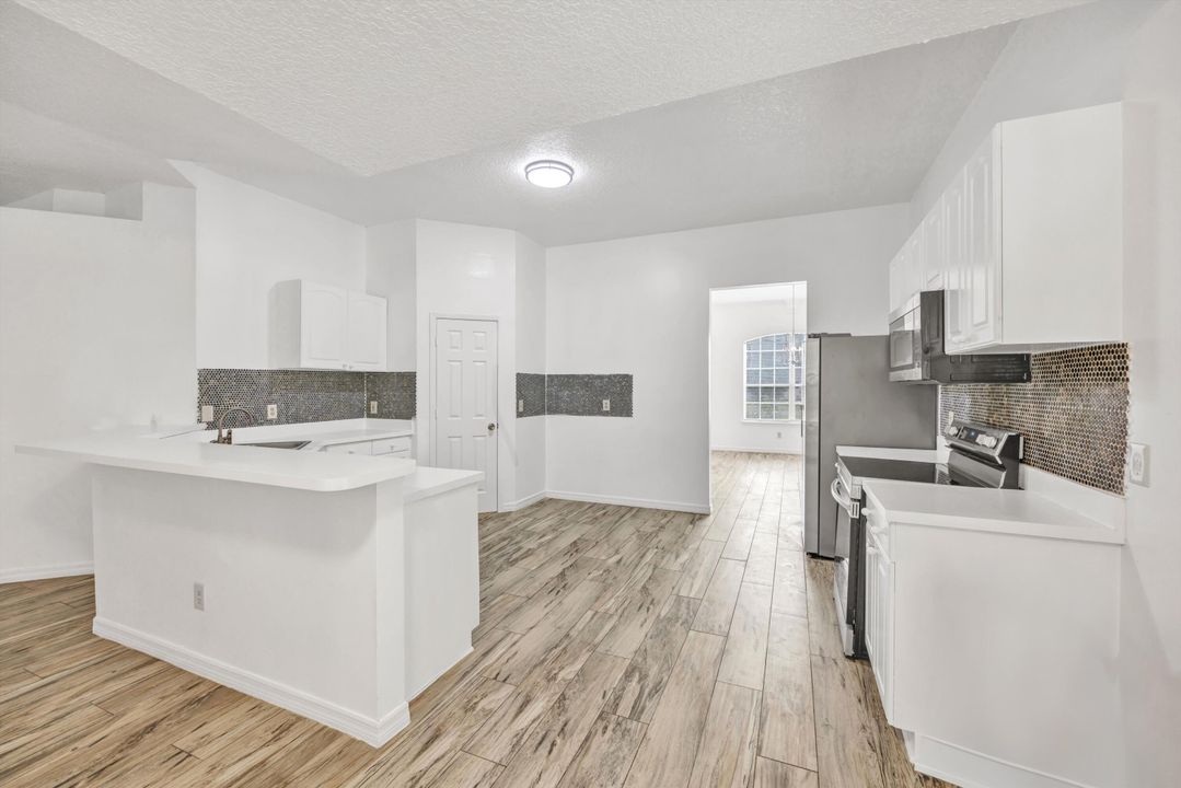 待售: $410,000 (4 贝兹, 3 浴室, 3062 平方英尺)