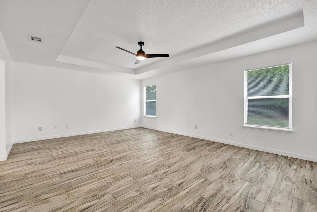 待售: $410,000 (4 贝兹, 3 浴室, 3062 平方英尺)