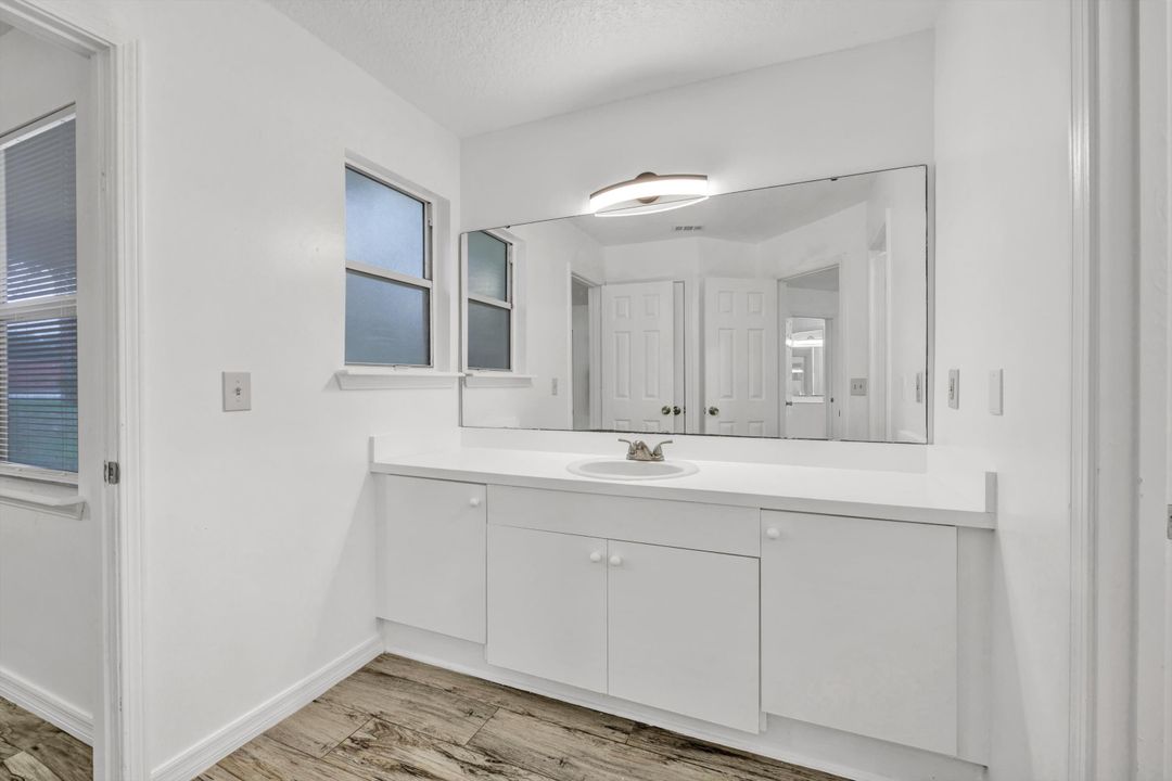 待售: $410,000 (4 贝兹, 3 浴室, 3062 平方英尺)