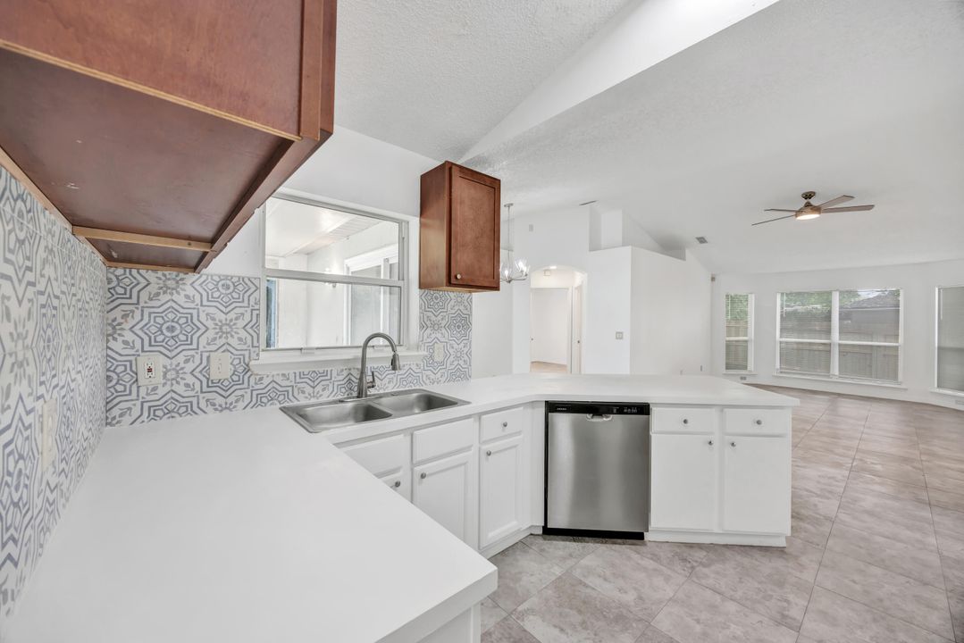 En Venta: $280,000 (3 camas, 2 baños, 1690 Pies cuadrados)