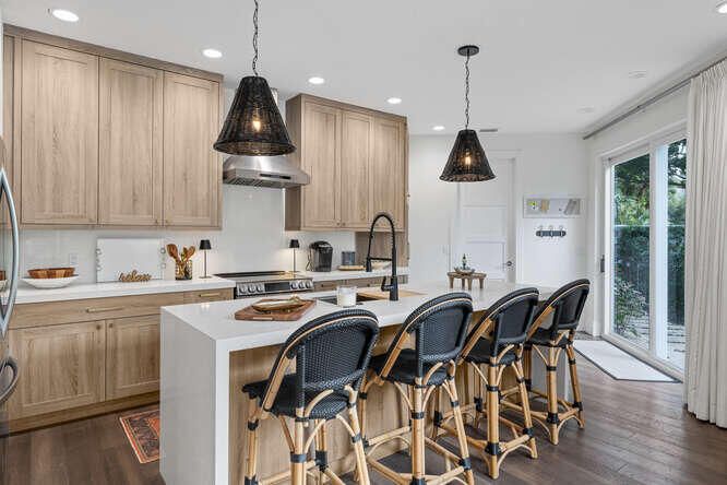 待售: $1,599,000 (3 贝兹, 3 浴室, 2099 平方英尺)